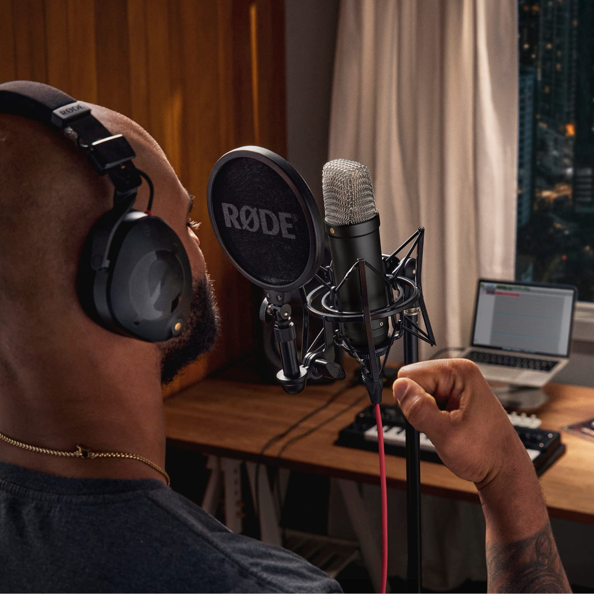 Rode NT1 5th Generation Condenser Microphone with SM6 Shockmount and Pop Filter - Black
